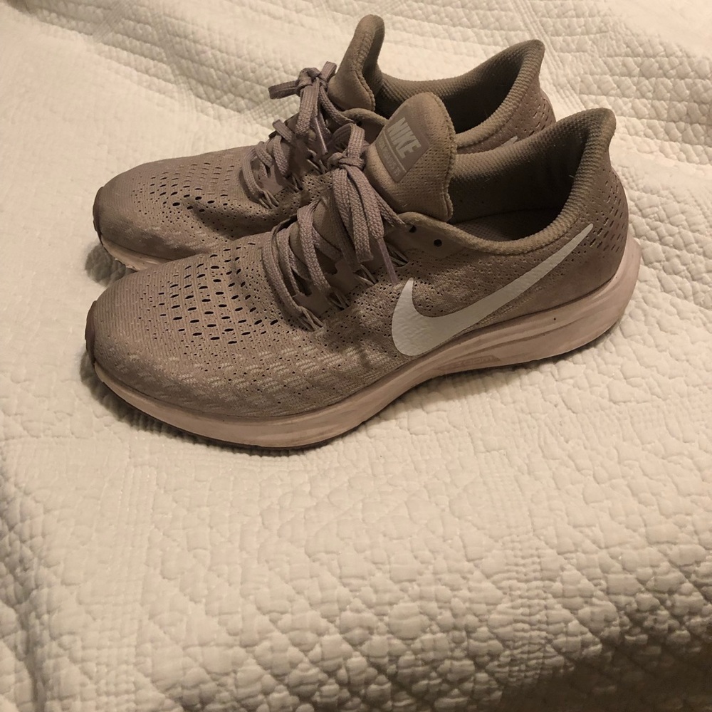 Nike 7.5 Air Zoom Pegasus 35 running shoes